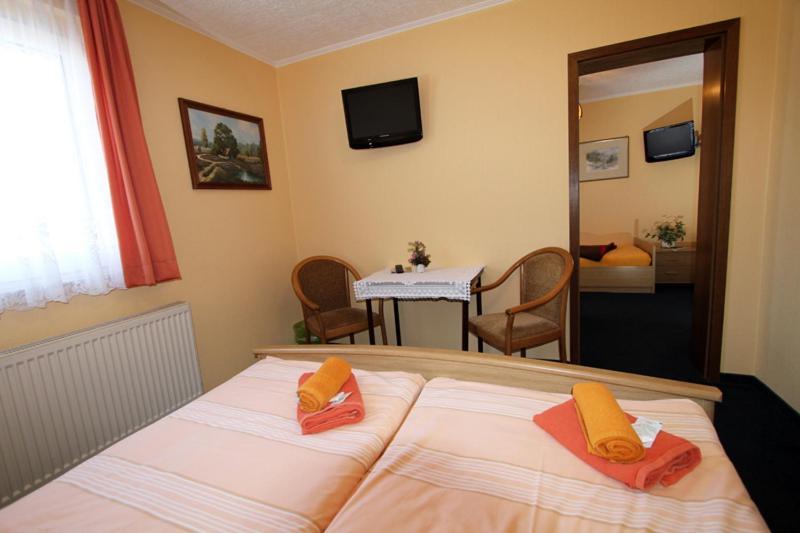 Panschwitz-Kuckau Familienhotel Zur Linde חדר תמונה