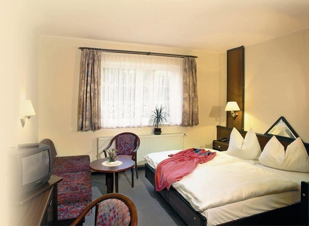 Panschwitz-Kuckau Familienhotel Zur Linde מראה חיצוני תמונה